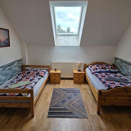 Farm Stay Nh Stables Nyrany المظهر الخارجي الصورة