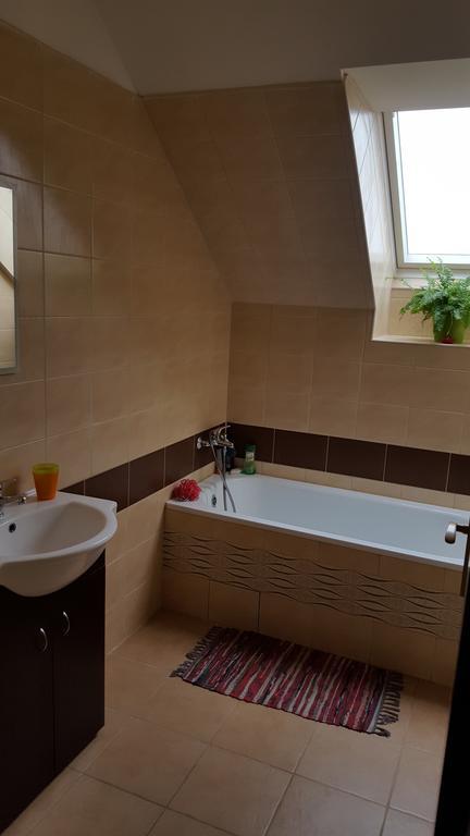 Farm Stay Nh Stables Nyrany المظهر الخارجي الصورة