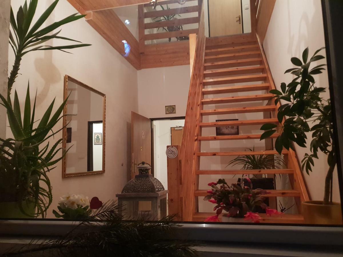 Farm Stay Nh Stables Nyrany المظهر الخارجي الصورة