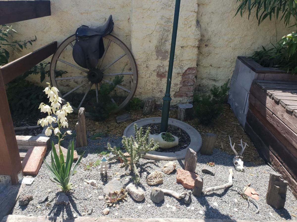 Farm Stay Nh Stables Nyrany المظهر الخارجي الصورة